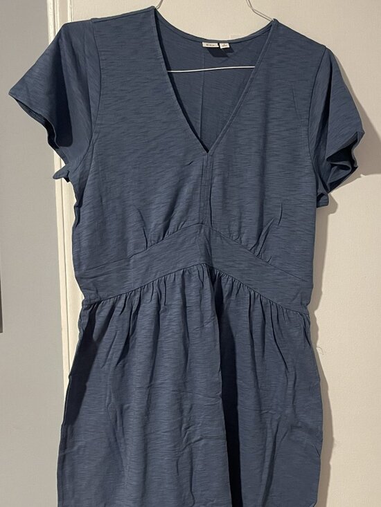 GAP Dresses & Skirts - GAP Flutter Sleeve V-Neck Midi Dress
